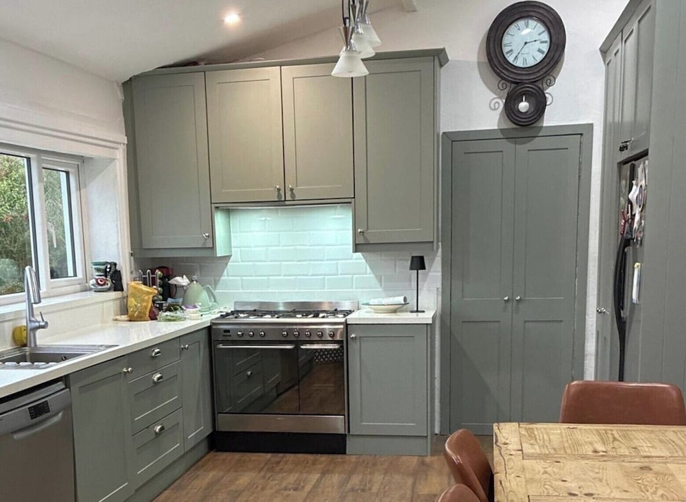 Family-pet Friendly-sleeps 10-hot Tub-sauna
