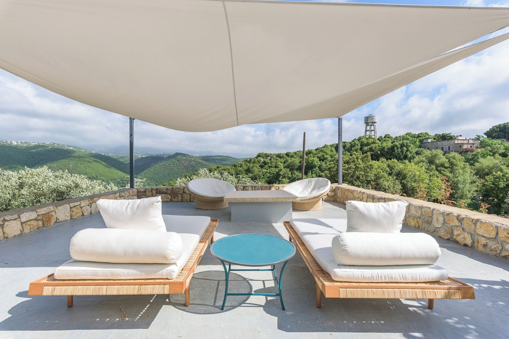 Amani Luxury 4BR Villa & Pool in Batroun
