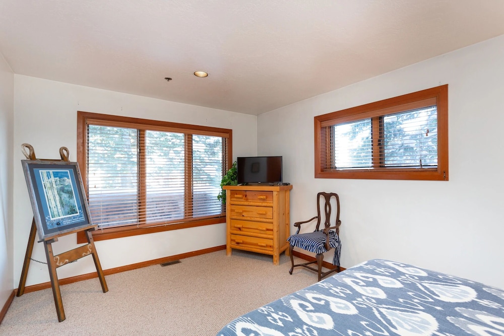 Ridge at Deer Valley Resort - Three Bedroom Condo with Hot Tub #16 3 Condo