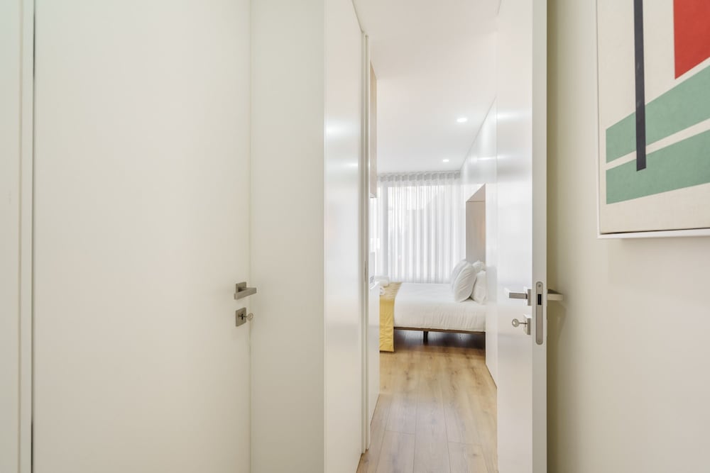 Santa Barbara Flat by Minhos Guest
