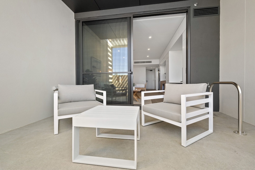 Chic Ground-floor Studio Near Local Cafes