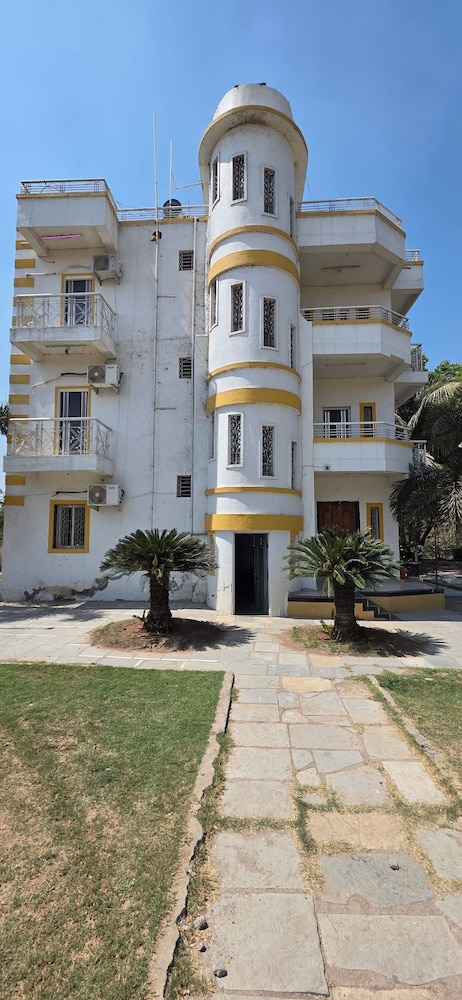 Hotel Manas