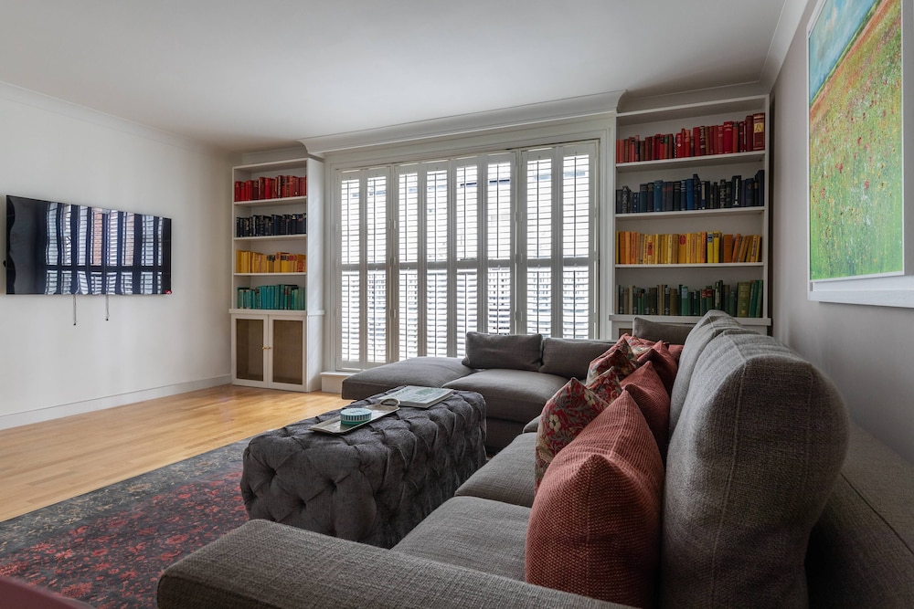 Canning Place Mews by Onefinestay