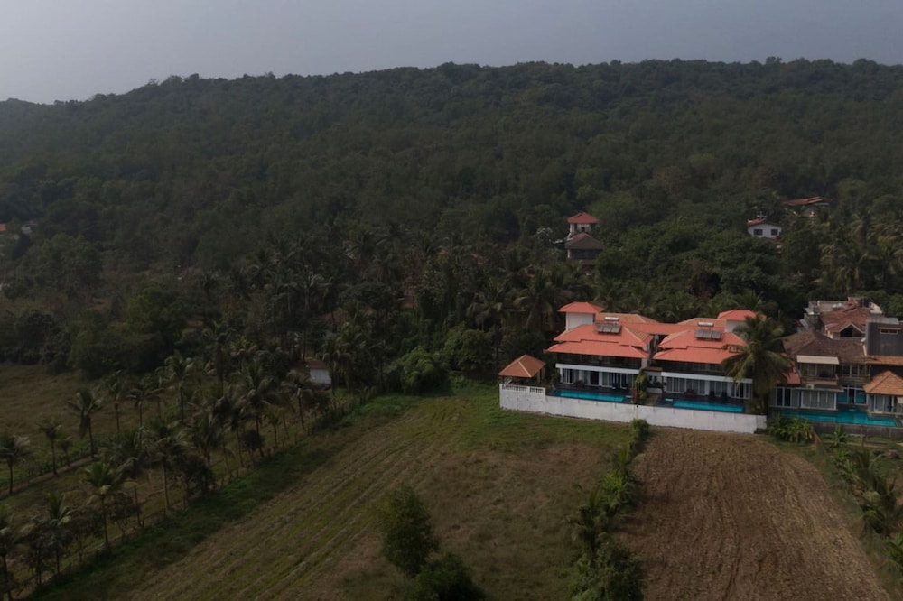 Villa Verona by Hireavilla 6BR With Pool in Parra