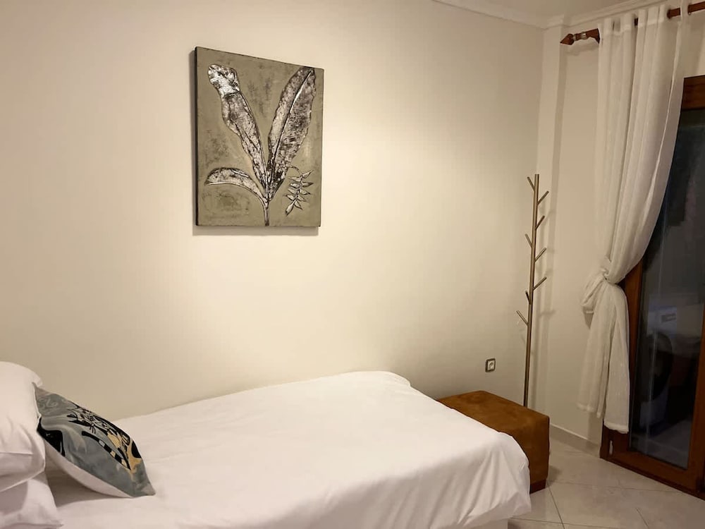 Cozy Apartment in Old Town Ano Polis