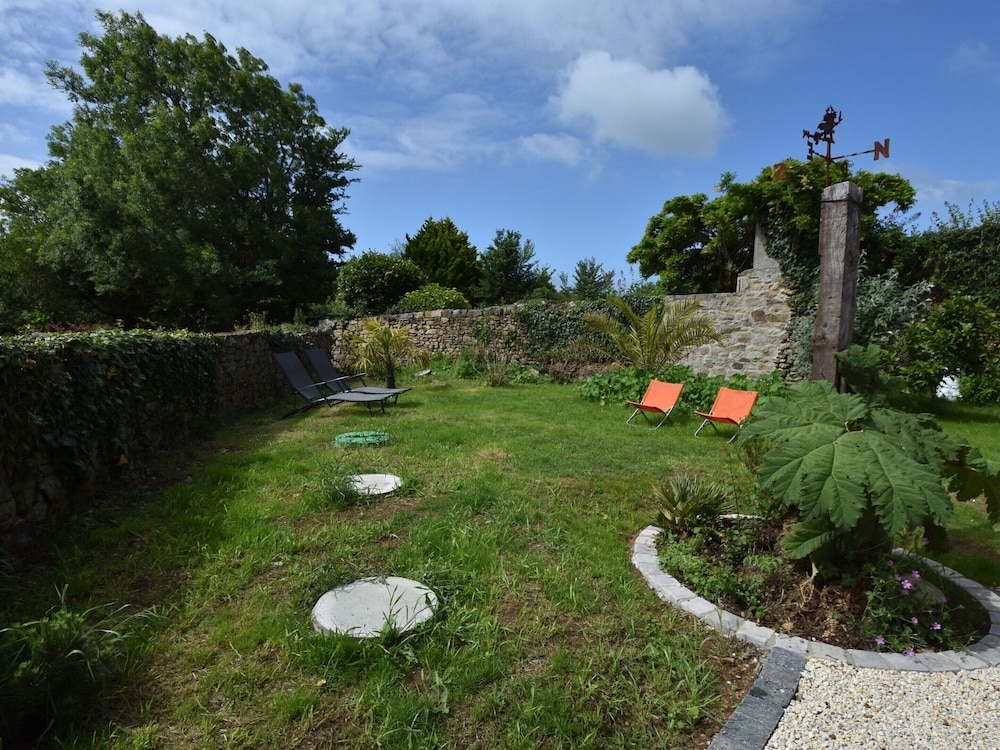 Tranquil Stay Near Audierne