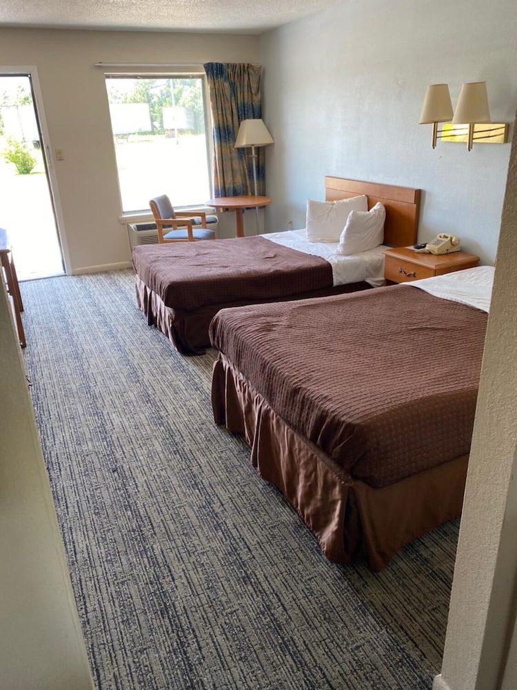 Americas Best Inn Brinkley view 4