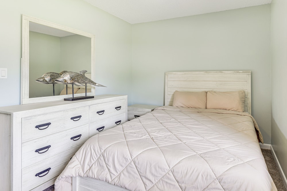 2 Mi to State Park: Dog-friendly Niceville Home