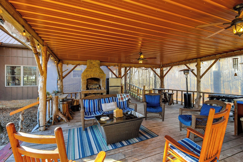 Reel in Fish, Relax By Fire: Mcminnville Cabin