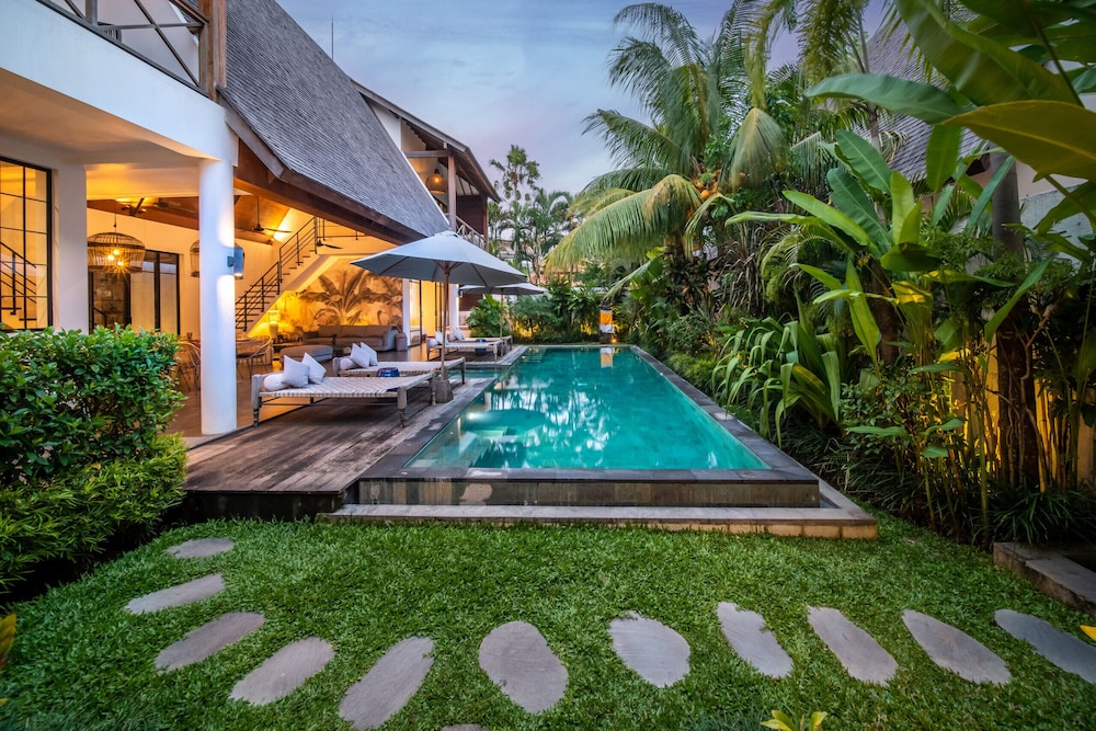 Contemporary Private Villa, 4 BR, Canggu With Staff - Image 3