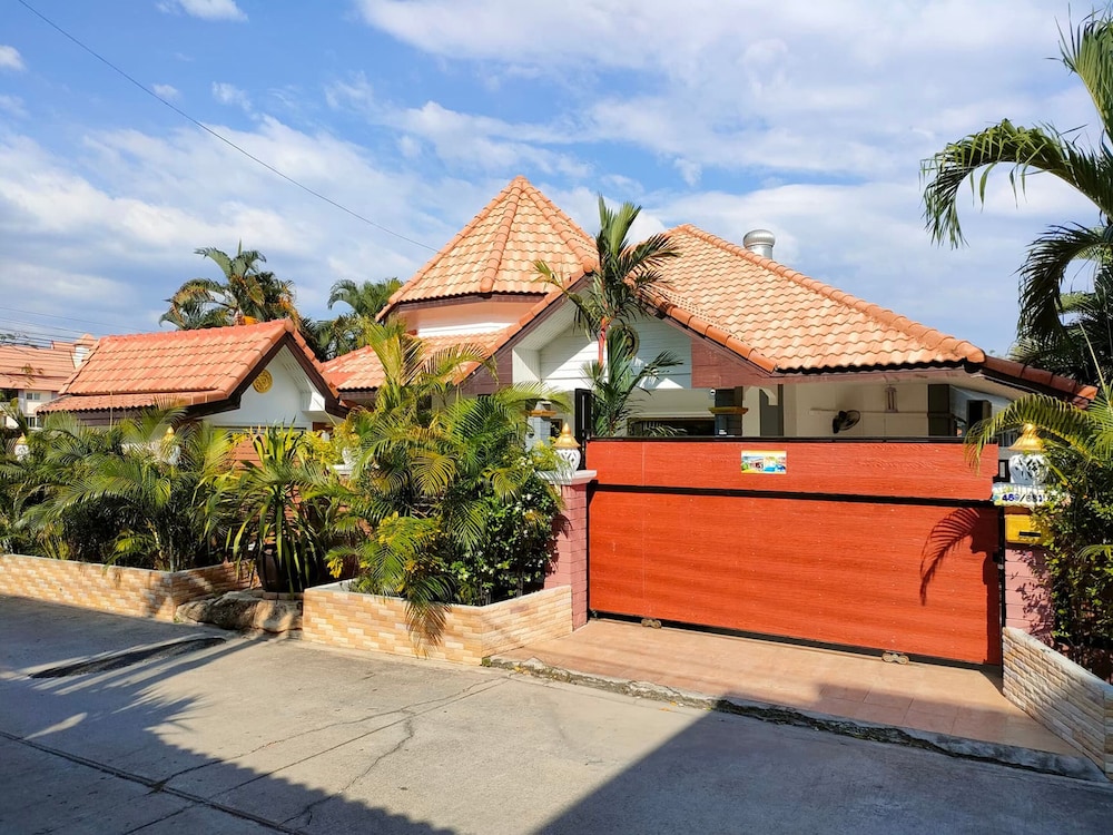 Corner Villa - Pattaya holiday House Walking Street