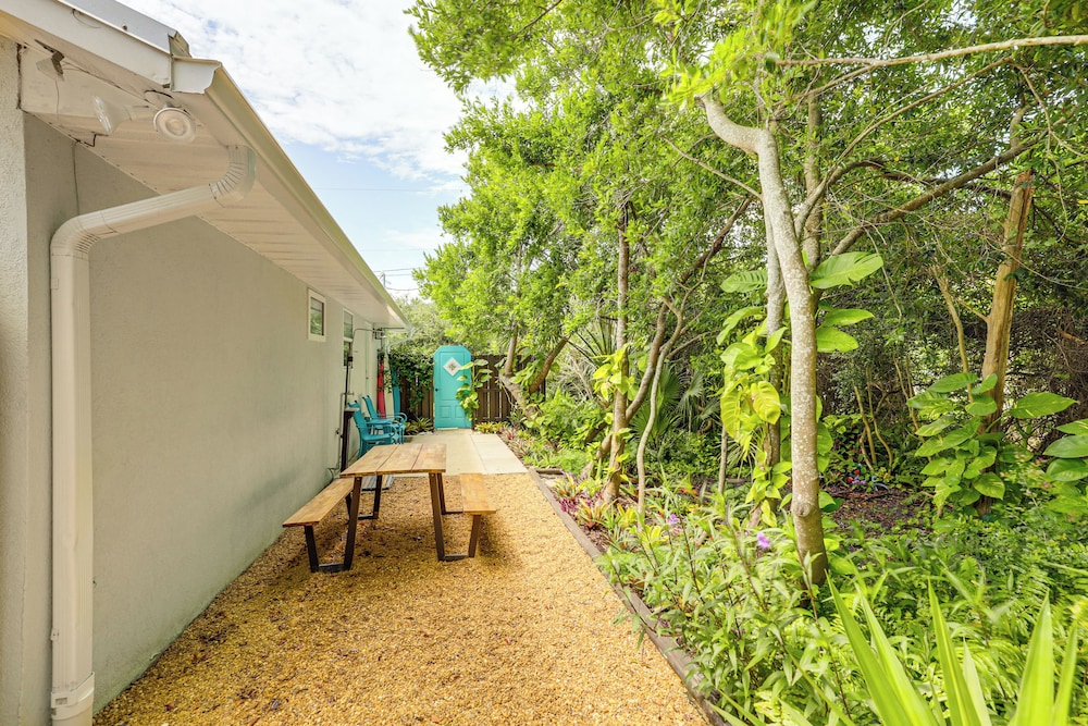 1 Block to Beach, Patio: Updated St Augustine Home