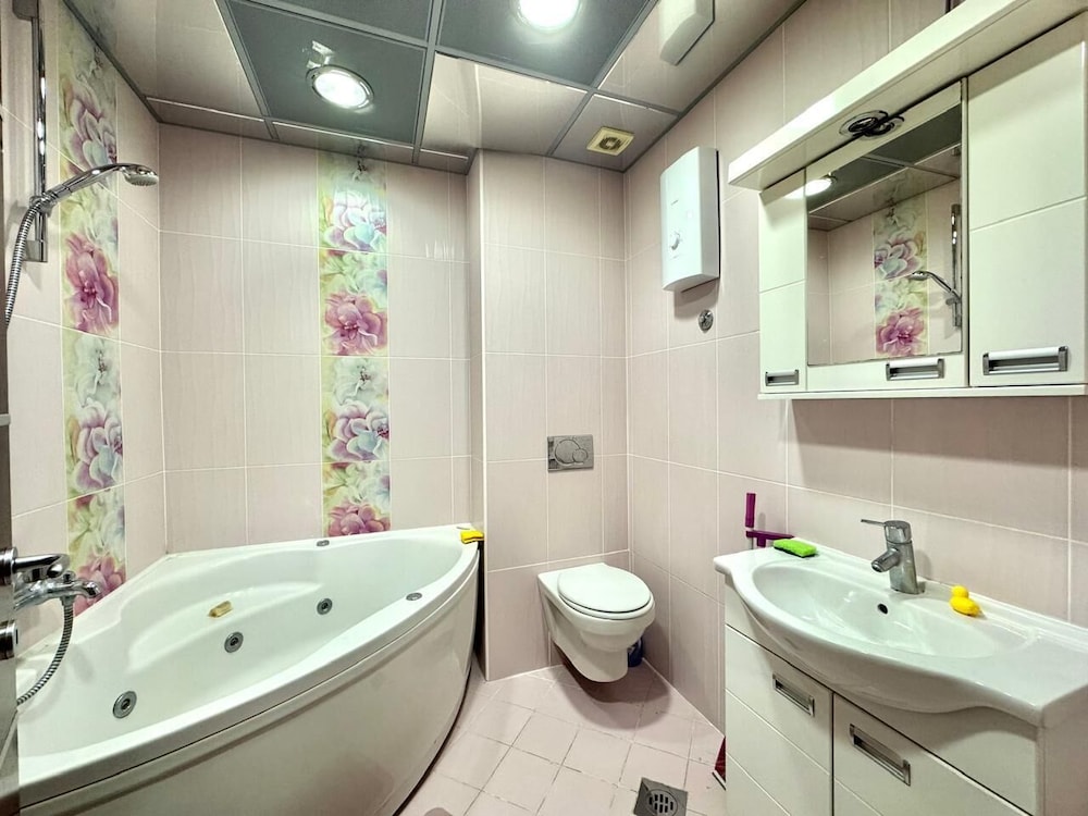 Rooftop Elegance Suite