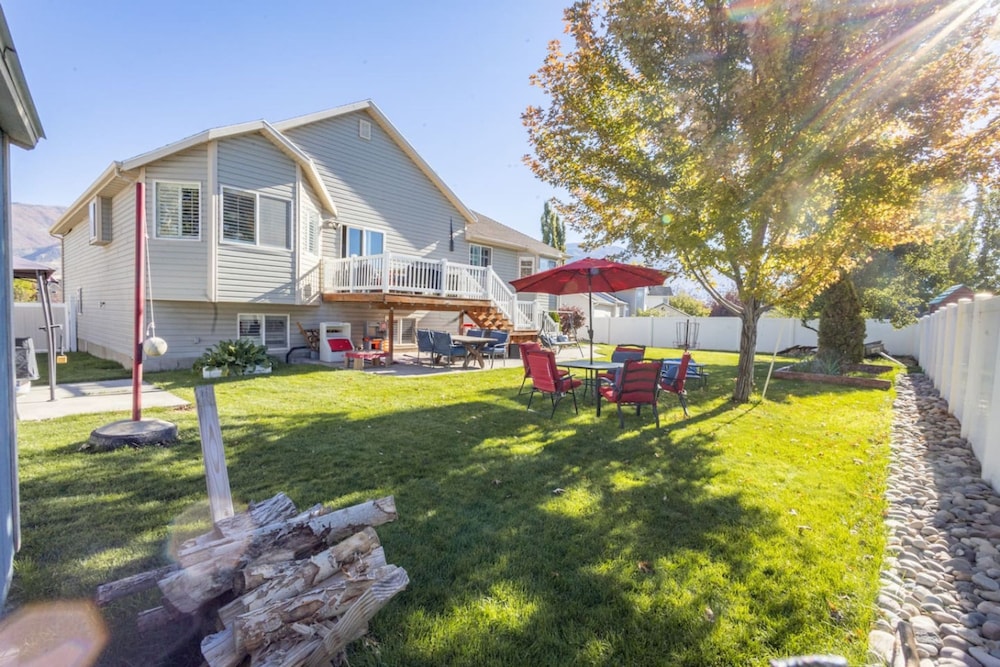Farmington Gem 6BR Private Fenced Yard Sleeps 15