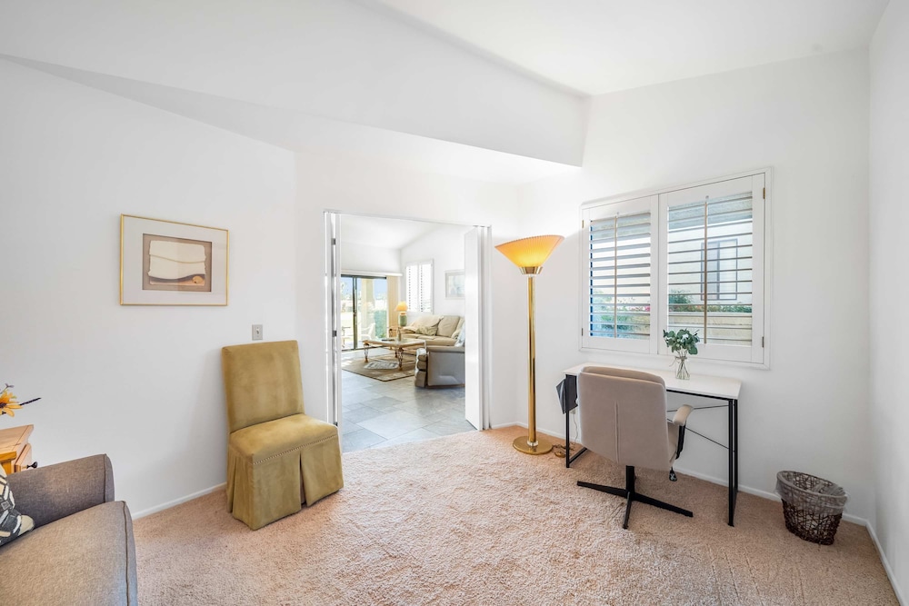 Charming Condo With Golf Course View