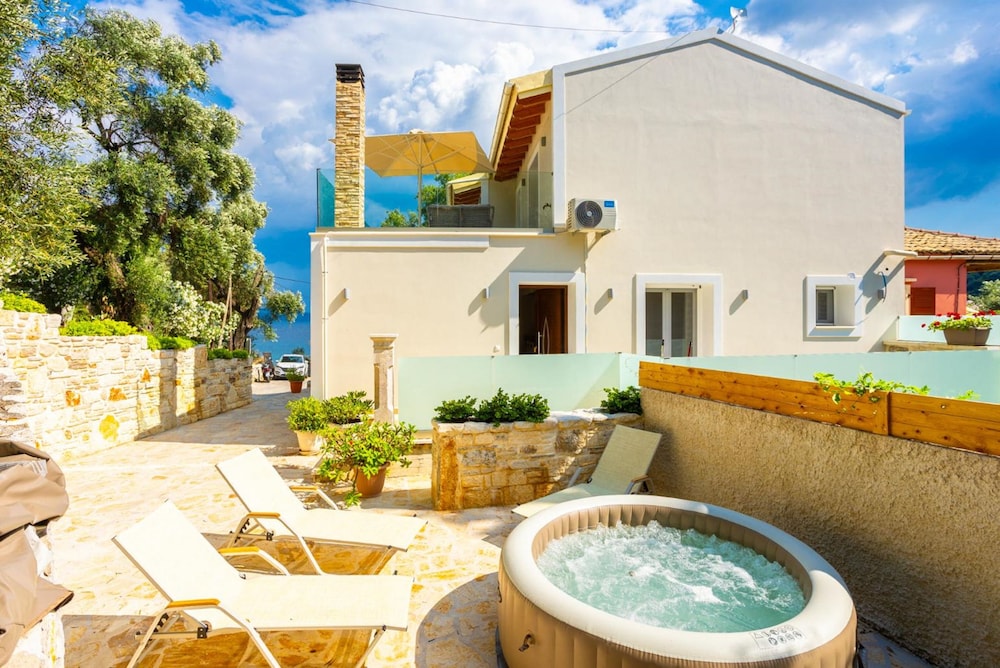 Villa Nikolakis, Kerasia, on the beach