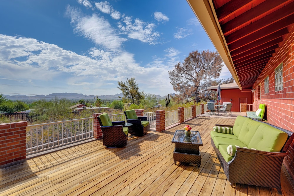 Close to Hiking & Biking: Mtn-view Phoenix Home