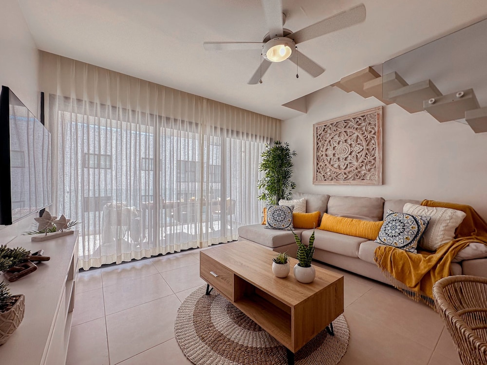 Fantastic Beach Penthouse With Rooftop BBQ