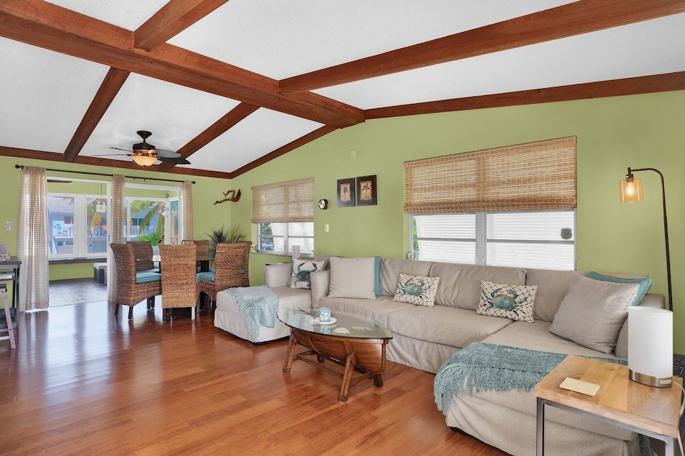 Delightful Vacation Home Located In The Popular Islamorada Neighborhood Of Port Antigua. 3 Bedroom Home by RedAwning
