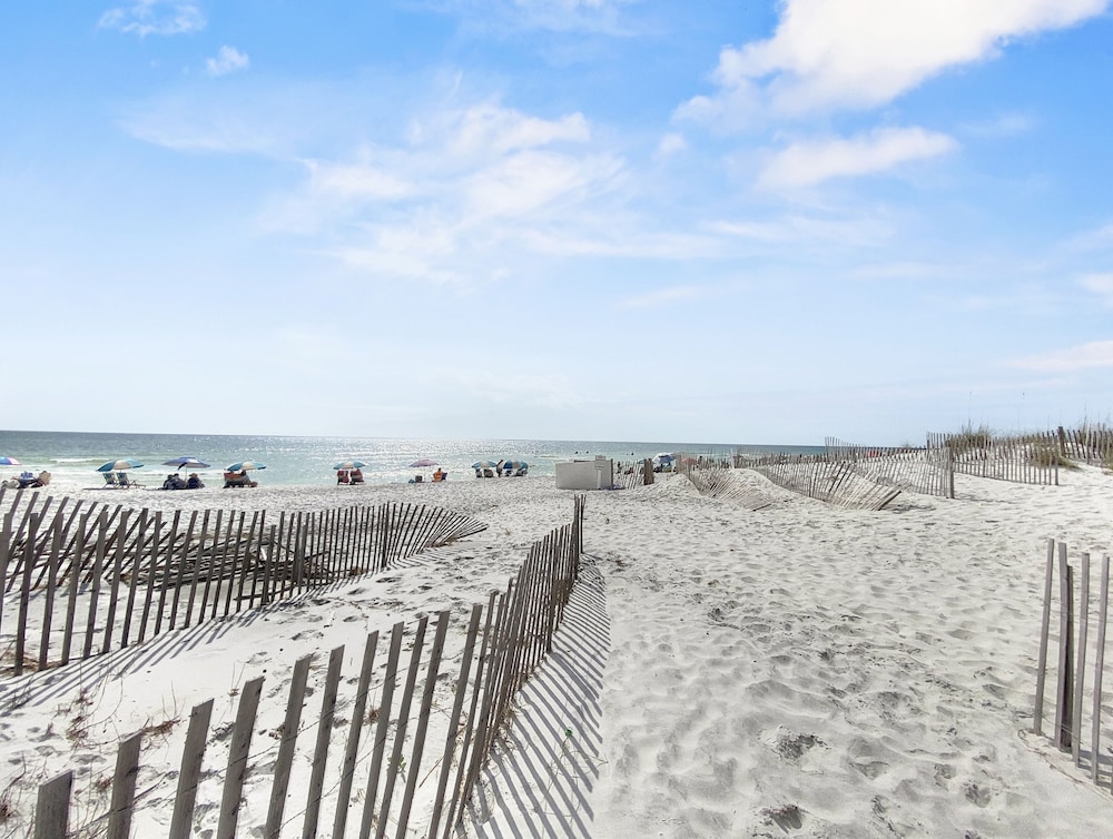 Leeward Ii-3-front Row 1 Bedroom Condo by RedAwning view 2
