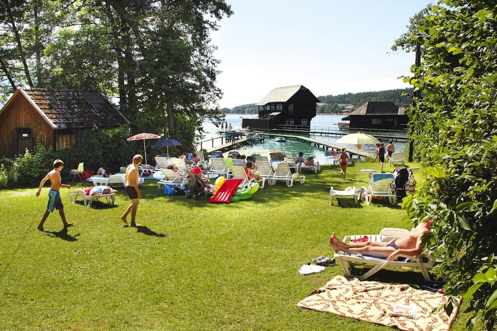 Sunny Holiday Apartment on Lake Klopeiner With Balcony and Private Beach
