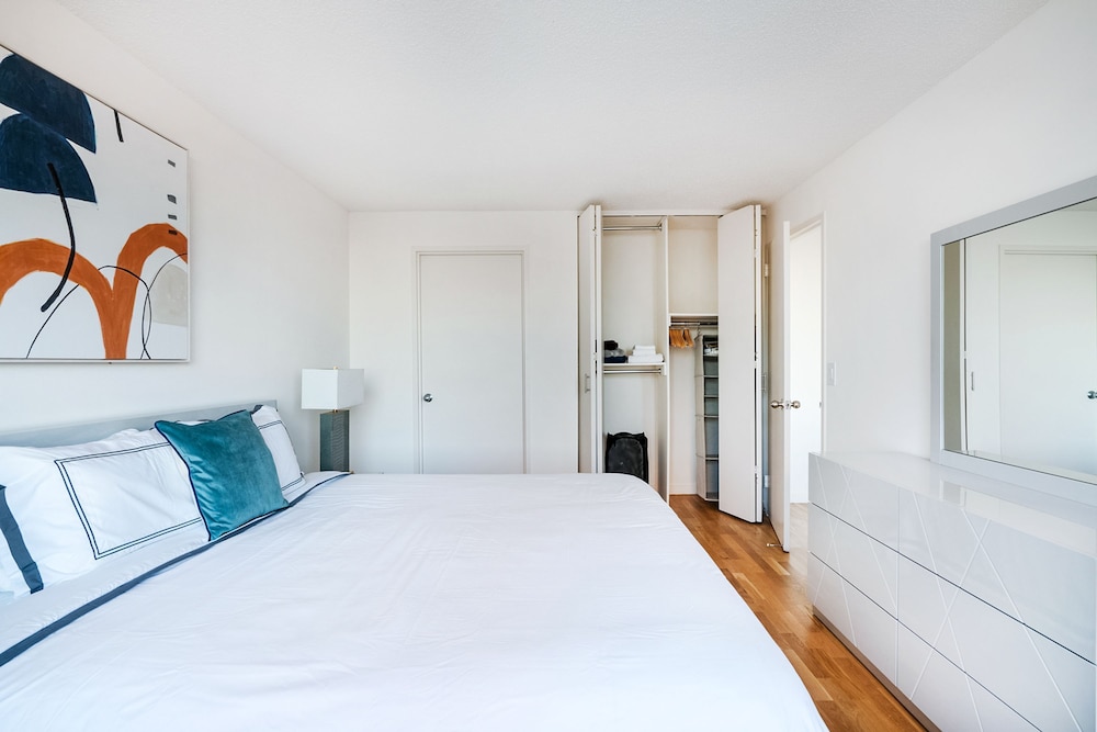 Luxury 2 Bed 2 Bath Unit in Prime Location of NYC