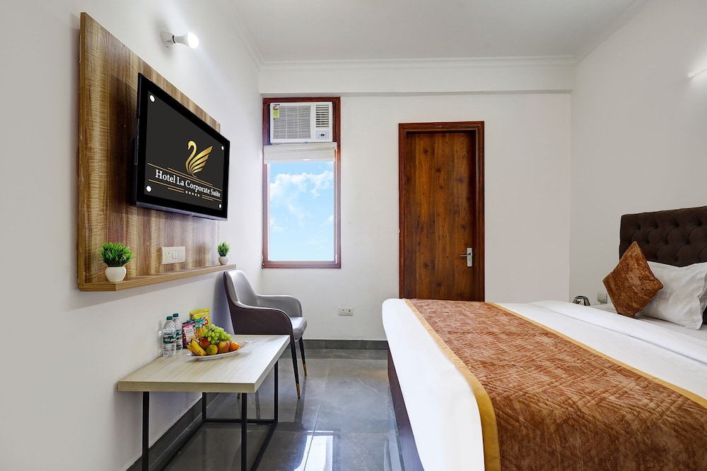 Fabhotel La Corporate Suite