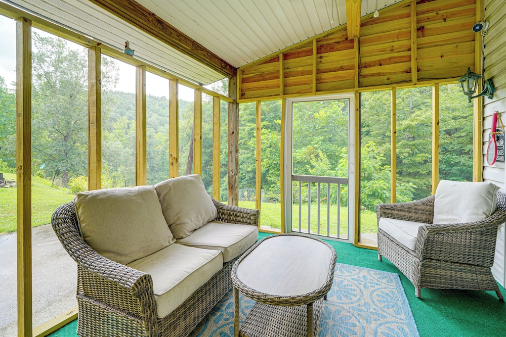 Hot Tub + Pet Friendly: Quiet French Creek Getaway