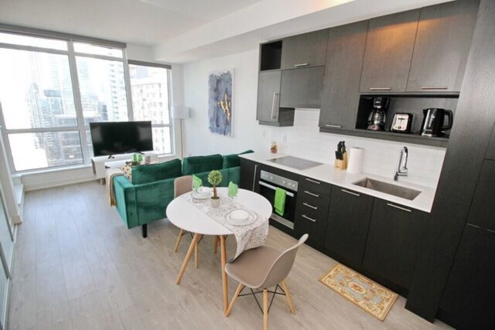 Executive 1 BD in the heart of Entertainment District photo 5
