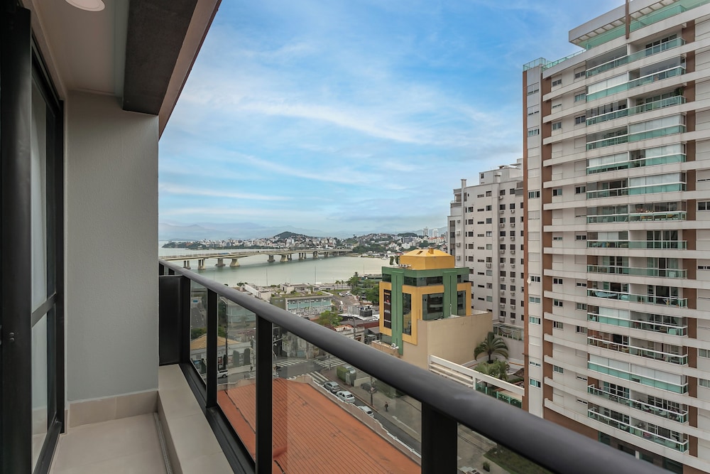 Studios Tower by Viva - Prédio com piscina e estacionamento no centro de Floripa