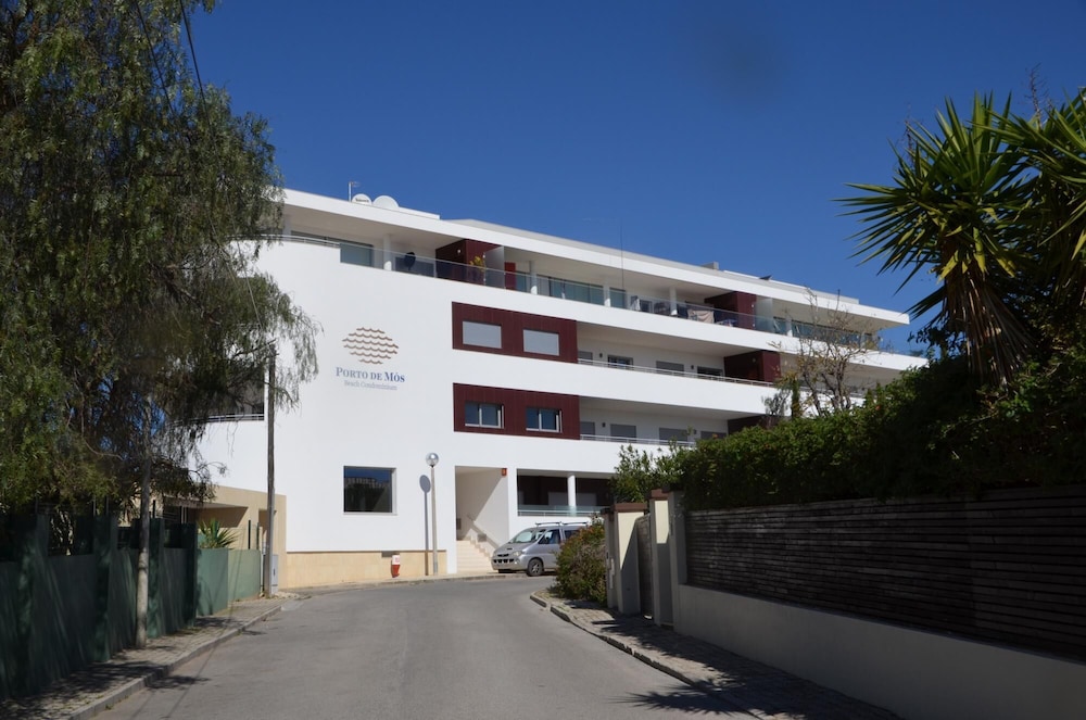 Ocean View Lagos Apartment by Ideal Homes view 5
