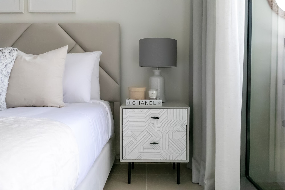 HiGuests - EMAAR 52-42