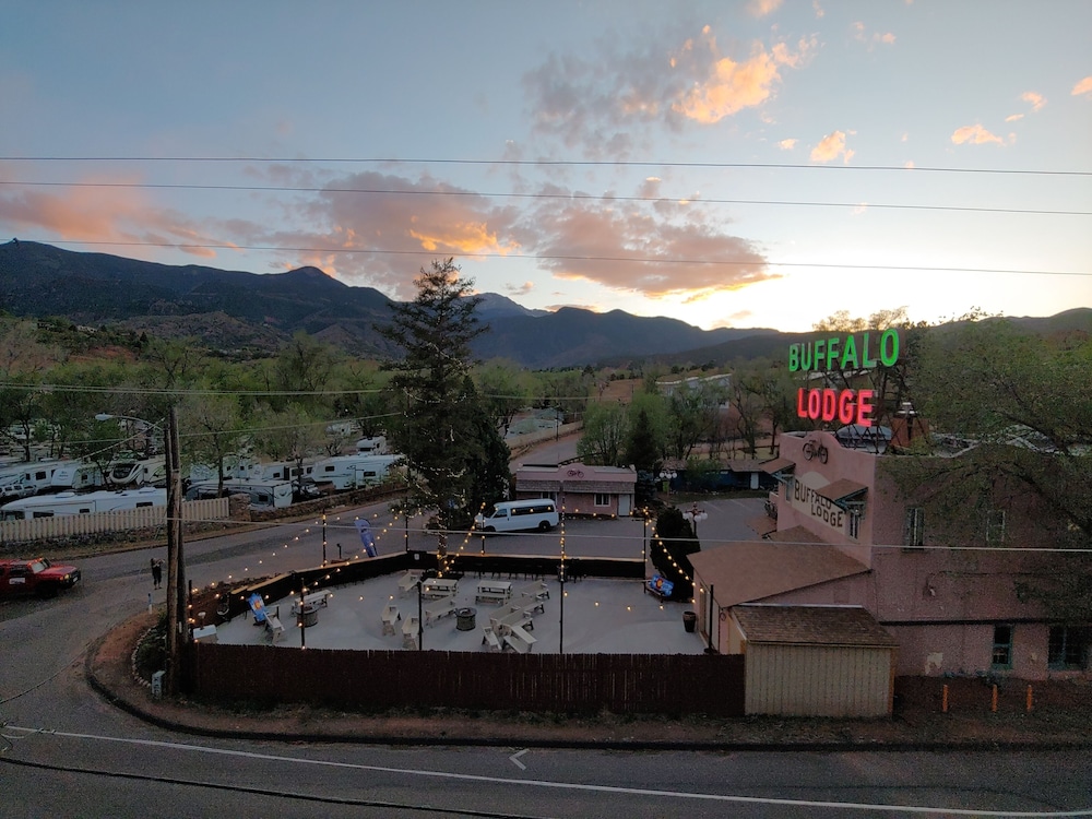 Hotel Buffalo Lodge Bicycle Resort - Image 1