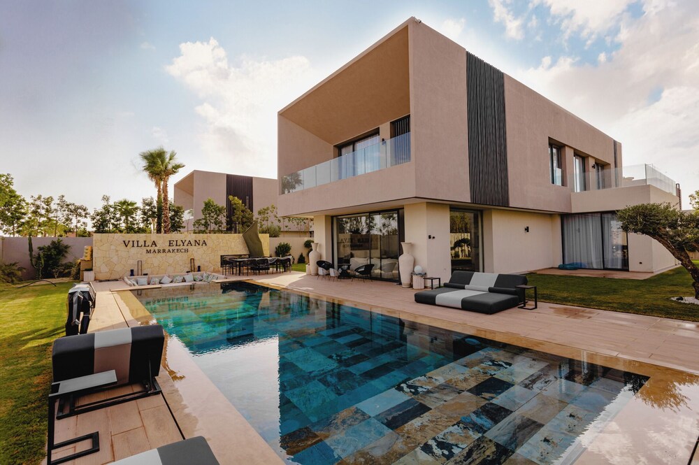 Marrakech Oasis Retreat - 5-bedroom Villa With Private Pool
