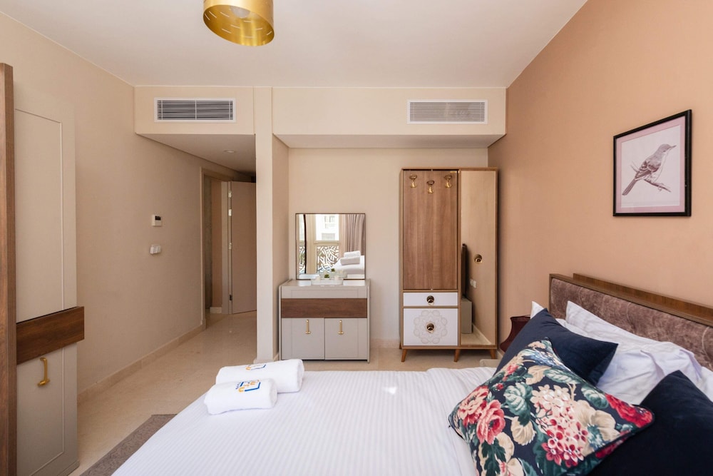 Xuru Stays I Homestyle 3BR Penthouse Pool & Beach View