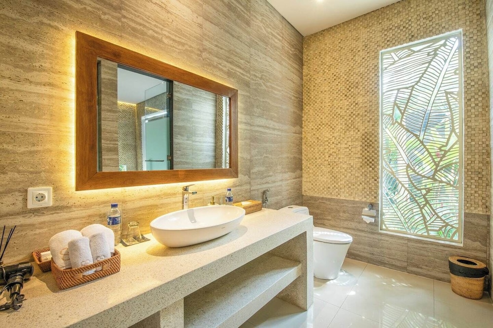 Exquisite 5BR Villa: Premier Luxury in Seminyak