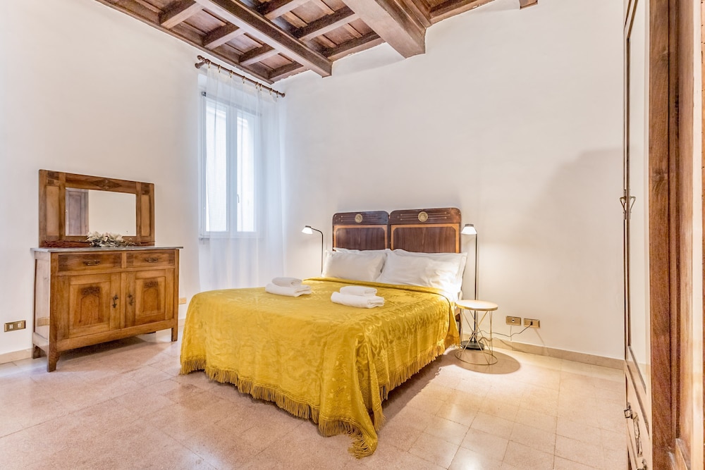 Casa Iside in Rome With 1 Bedrooms and 1 Bathrooms