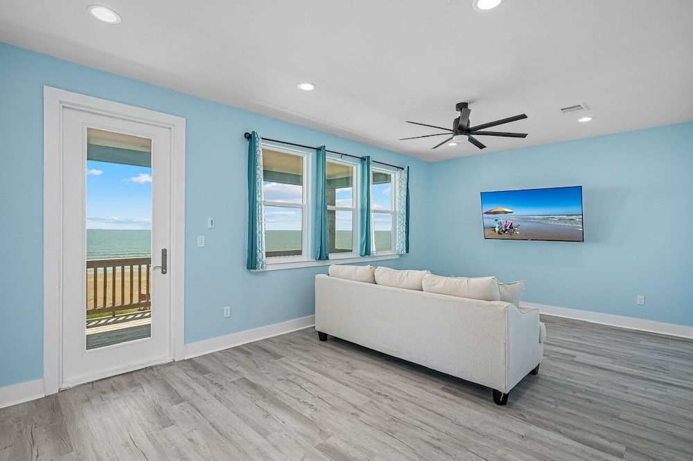 Oceanfront Manor 4 Bedroom Home