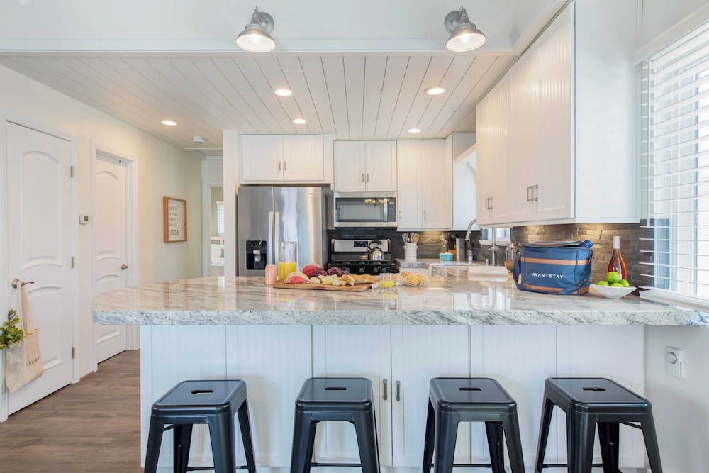 Surfrider Buyout by Avantstay 2 Home Buyout By the Beach!