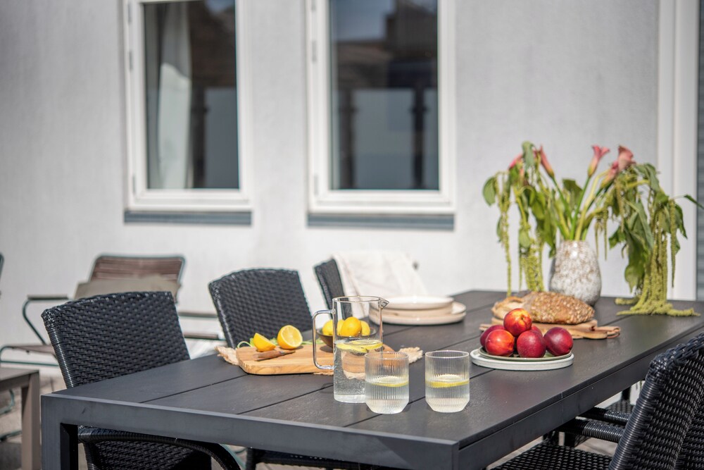 Sanders Leaves - 2bdr Apt With Shared Roof Terrace view 3