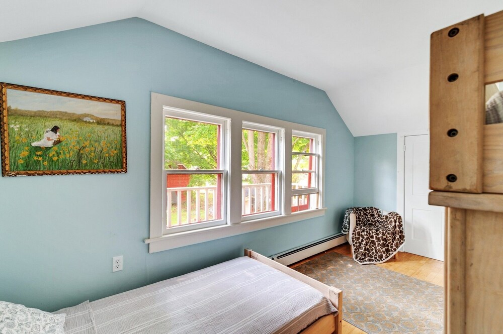 Spacious Victorian Home With Mountain Views And Lots Of Fun Extras!! 5 Bedroom Farmhouse by Redawning - Property Image 37