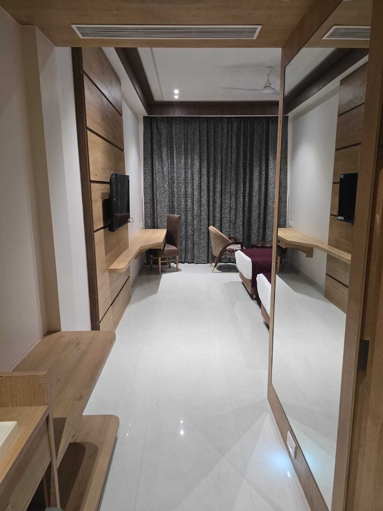Nirvana Grand Hotel & Resort