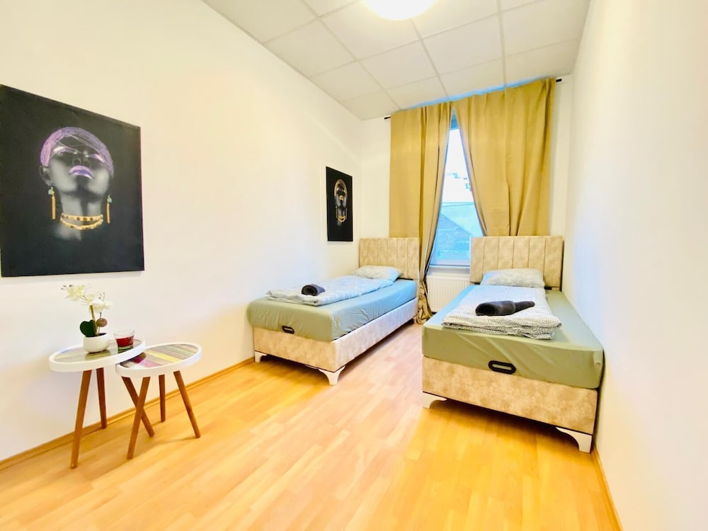 Rooms in Cozy 4BR Shared Apt Central