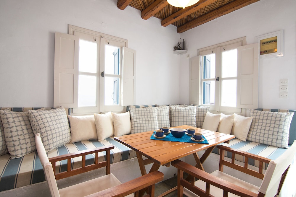 Serifos Houses Hora