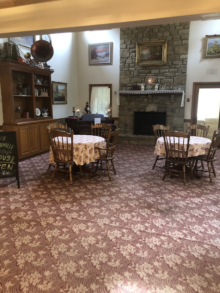 Bloomington Vacations - Hotel Nashville - Property Image 5