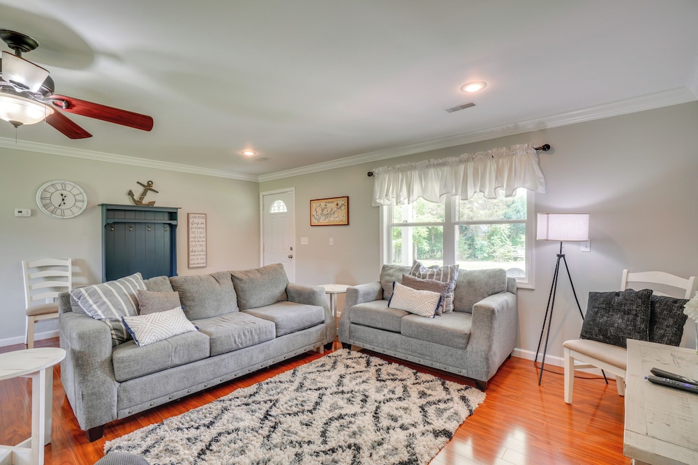 Walk to Marina: Norris Lake Escape w/ Deck + Views