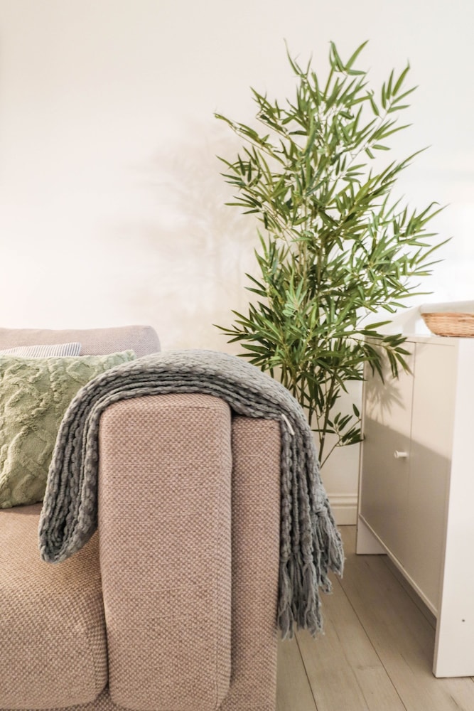 Right by Oval Station - 2 bed Flat Free Wifi