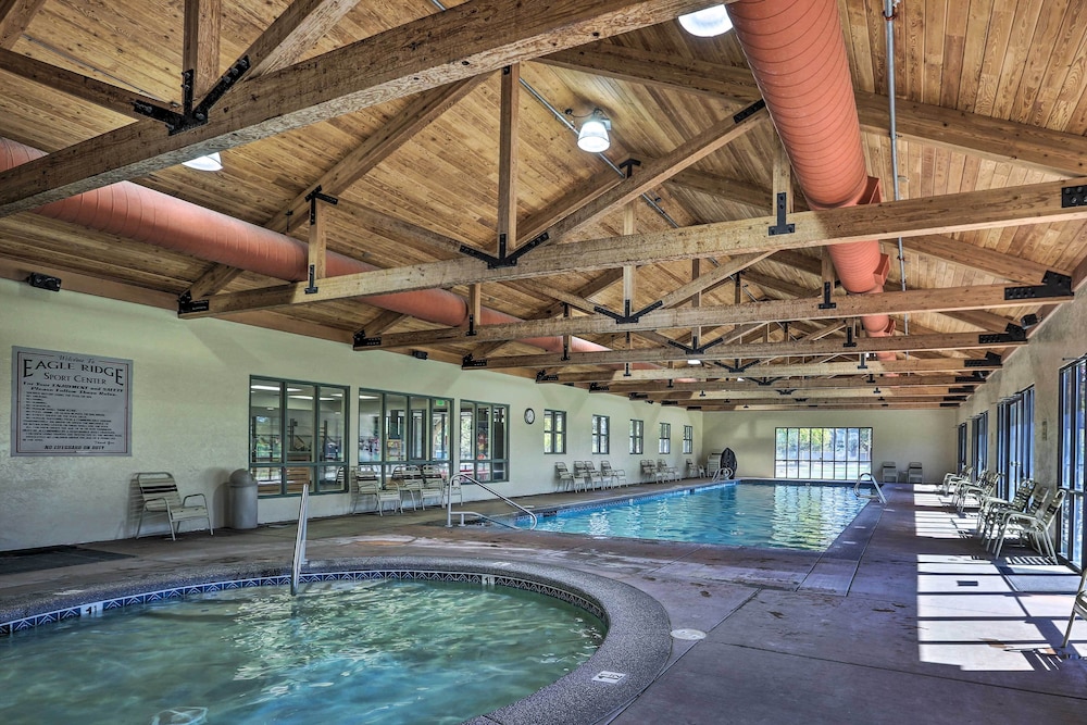 Hike, Fish & Ski: Redmond Escape w/ Hot Tub!