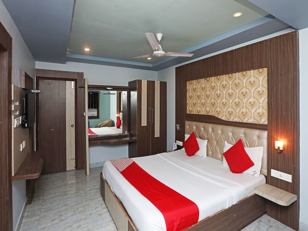 OYO 16173 Hotel Dk