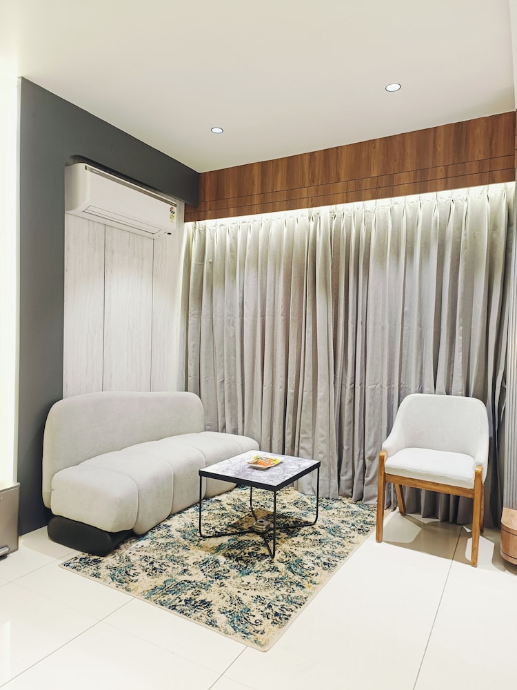 Hotel Maskan Surat